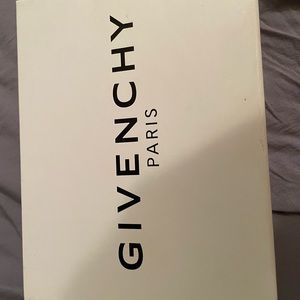 Size 7c Toddlers 10/10 wore once for photo shoot